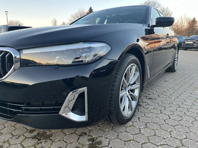 BMW 520 520d Luxury Line Touring xDrive