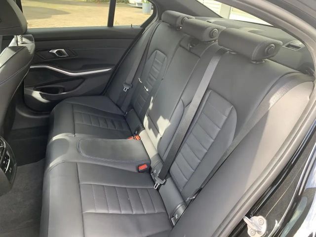 BMW 330 330i M-Sport Sedan xDrive