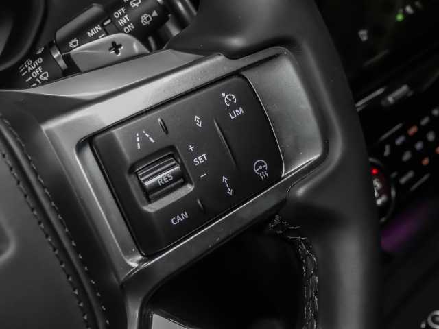 Land Rover Discovery D300 Dynamic HSE