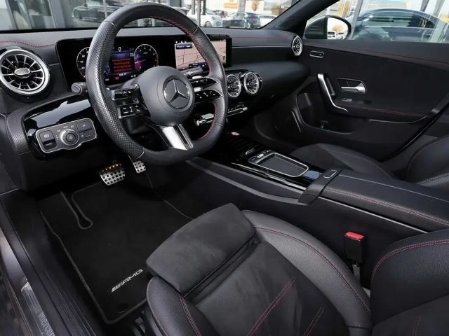 Mercedes-Benz CLA 180 AMG Line Coupé