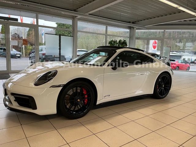 Porsche 992 Black Edition Carrera GTS