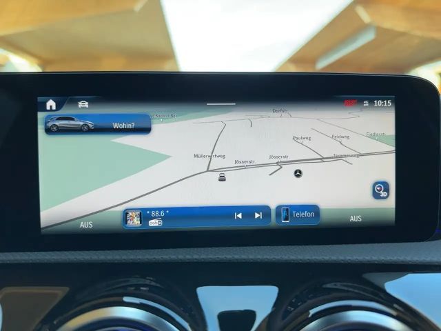 Mercedes-Benz A 220 4MATIC AMG Line Premium