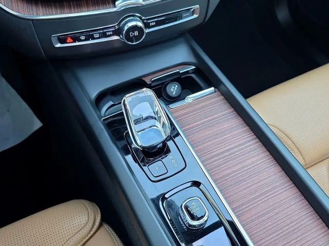 Volvo XC60 AWD Dark Plus