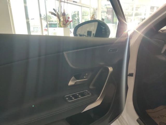 Mercedes-Benz A 180 Hatchback Progressive