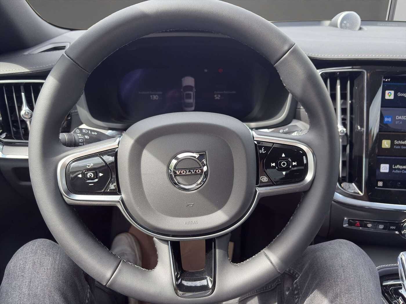 Volvo S60 AWD Dark Recharge Ultimate