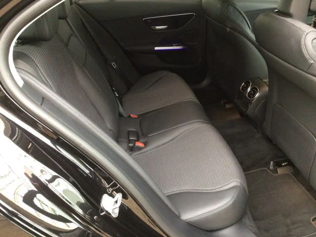 Mercedes-Benz C 200 AVANTGARDE Sedan