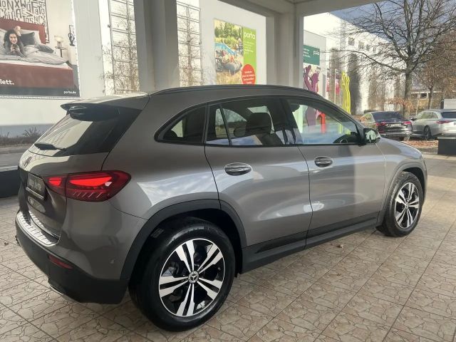 Mercedes-Benz GLA 180 Progressive
