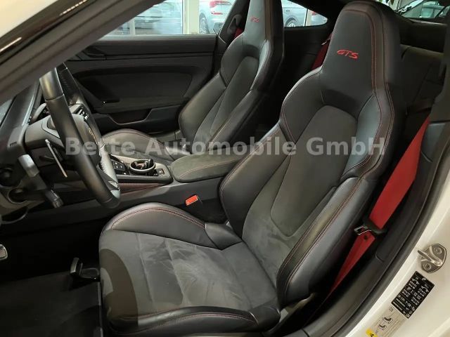 Porsche 992 Black Edition Carrera GTS