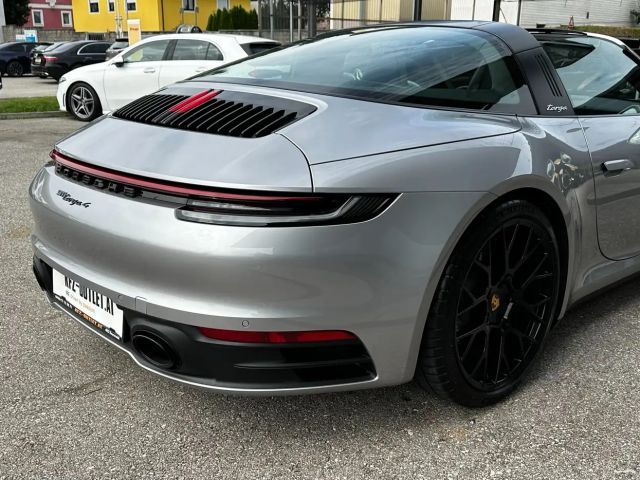 Porsche 992 4 Cabrio Targa
