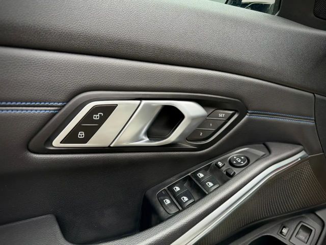 BMW 330 330e M-Sport xDrive