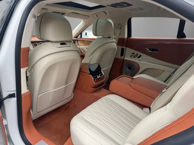 Bentley Flying Spur Hybrid V8