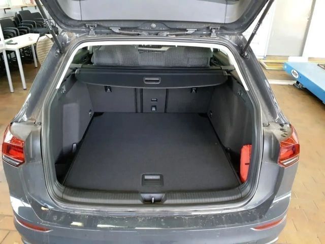 Volkswagen Golf Life Variant