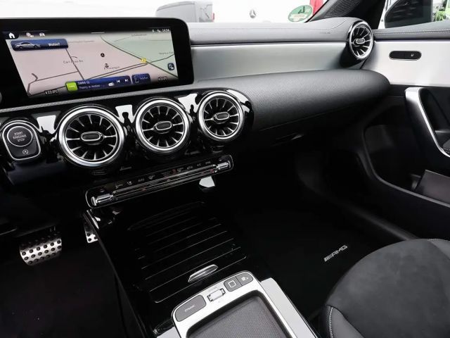 Mercedes-Benz CLA 180 AMG Line Coupé