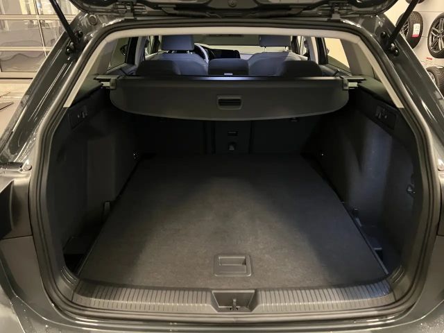 Volkswagen Golf 1.5 eTSI DSG Golf VIII Variant