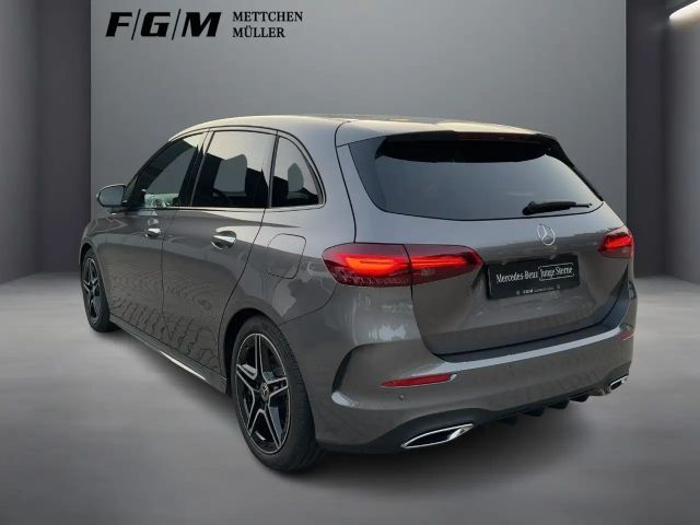 Mercedes-Benz B 200 AMG Line Sedan