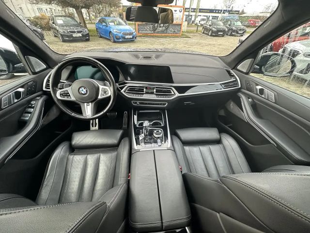 BMW X7 M50i