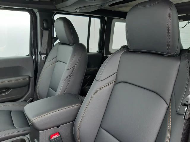 Jeep Wrangler Sahara