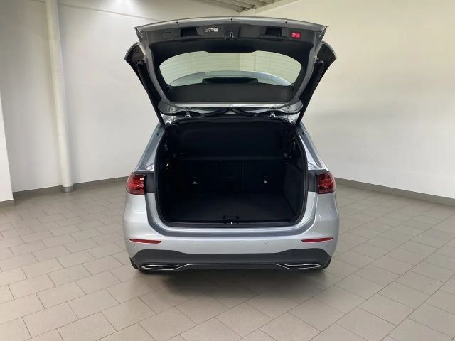 Mercedes-Benz B 200 Progressive Sedan