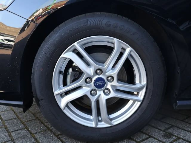 Ford Focus Cool & Connect