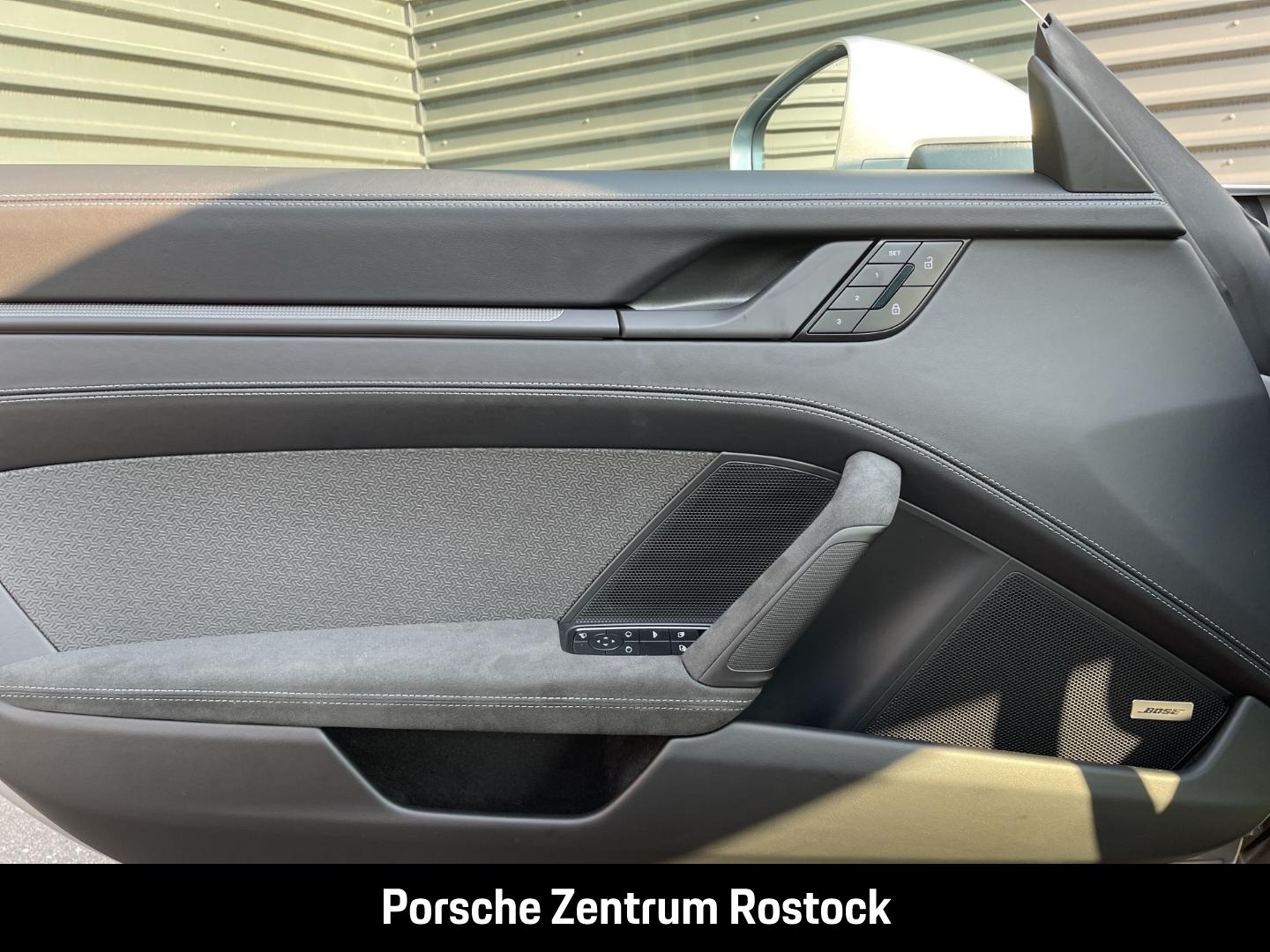 Porsche 911 992 Cabriolet Carrera GTS