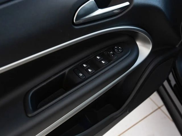 Jeep Avenger Full-Electric Summit