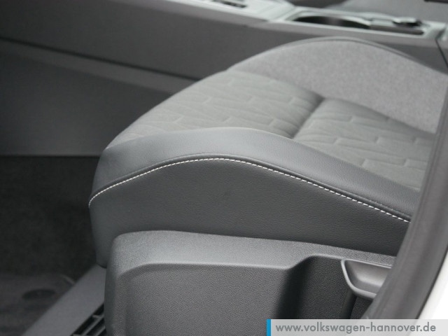 Volkswagen Golf 1.5 eTSI DSG IQ.Drive