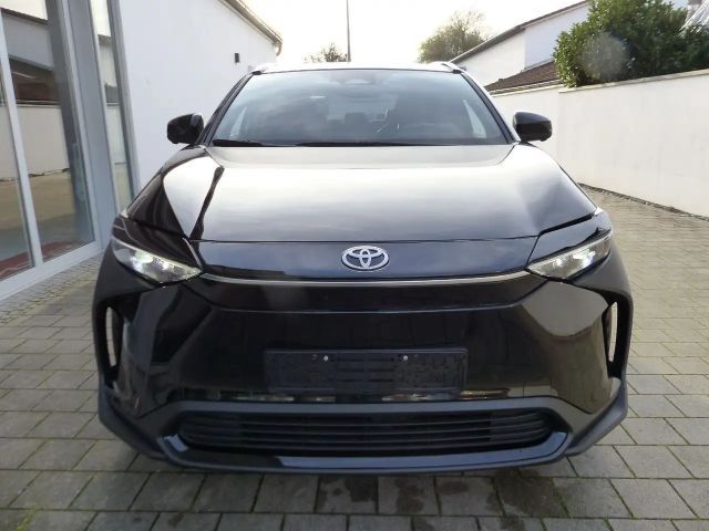 Toyota bZ4X AHK Navi SHZ el.Heckkl.LED Schnell-Ladefunk