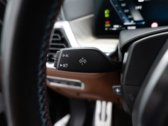 BMW X7 M 60i FACEL. PANO HUD 360° LED STANDHZ B&W