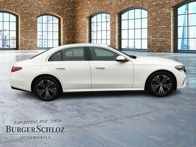 Mercedes-Benz E 200 Sedan