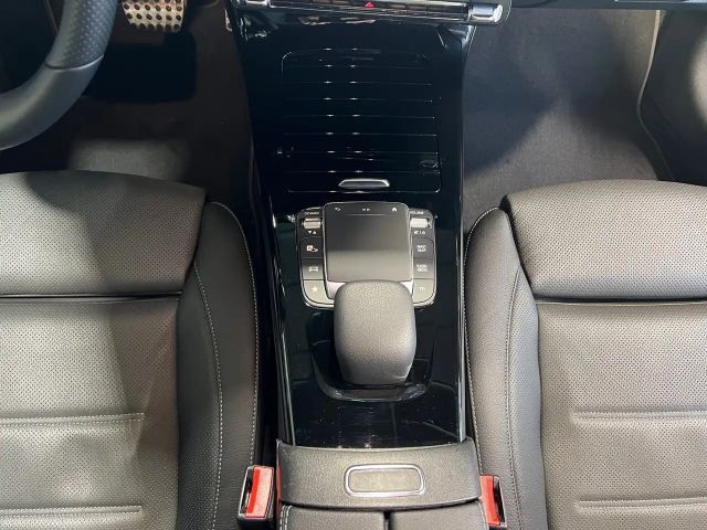 Mercedes-Benz A 250 A 250 e AMG Line