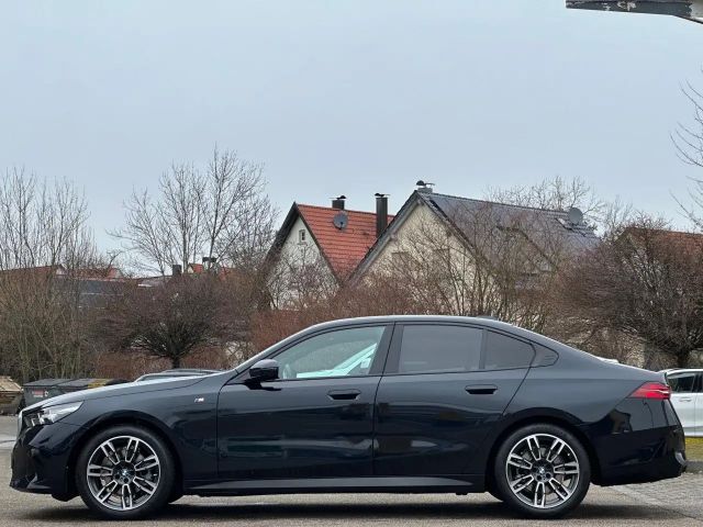 BMW 520 520d M-Sport Sedan