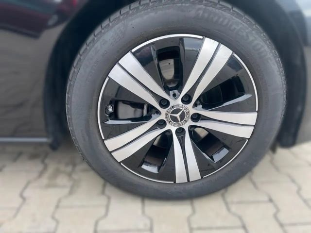 Mercedes-Benz C 200 4MATIC AVANTGARDE Sedan