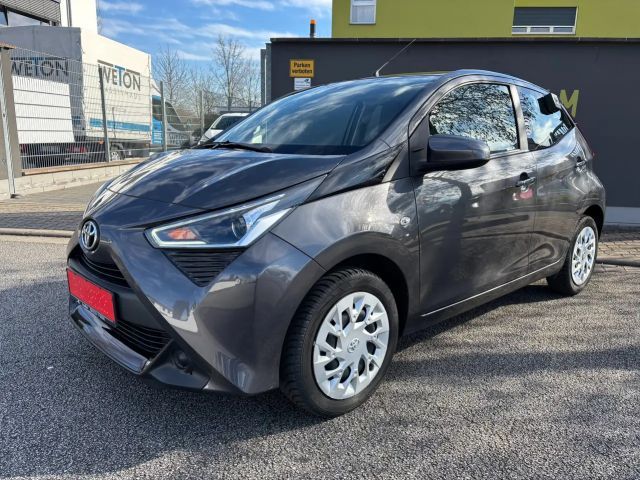 Toyota Aygo Hatchback Play X-play