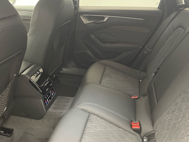 Audi A6 Avant Quattro S-Tronic