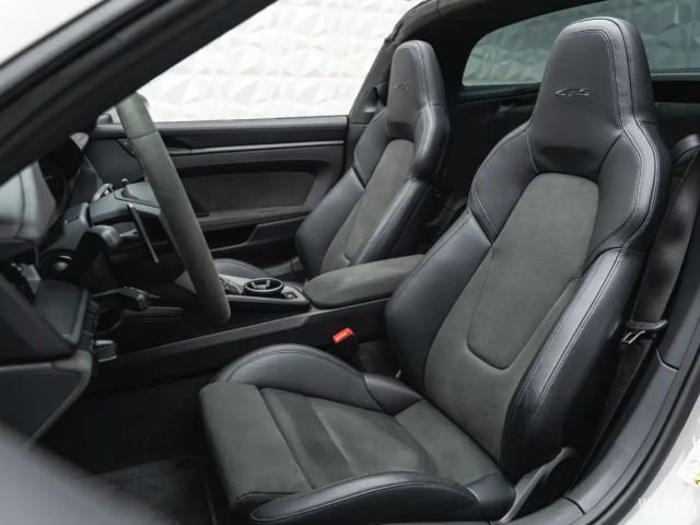 Porsche 992 4 Cabrio GTS Targa