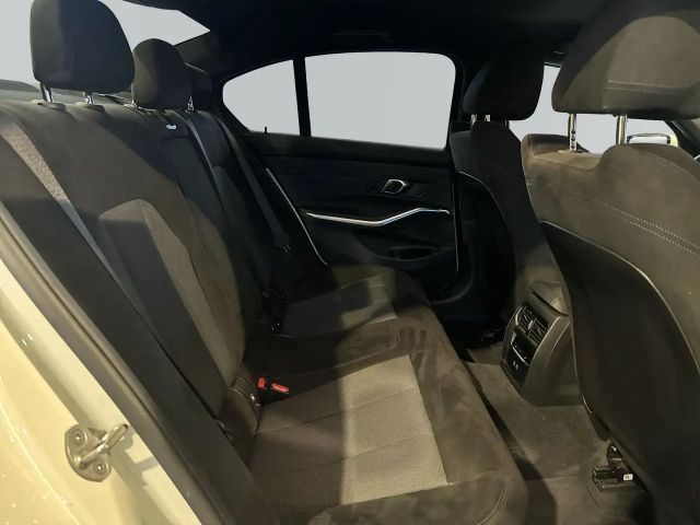 BMW 320 320d M-Sport Sedan xDrive