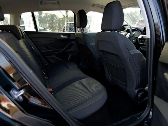 Ford Focus Cool & Connect