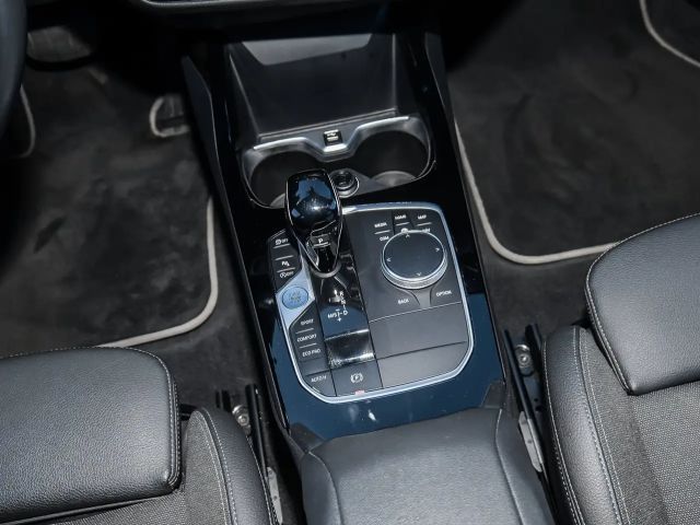 BMW 118 118i Sedan Sport Line