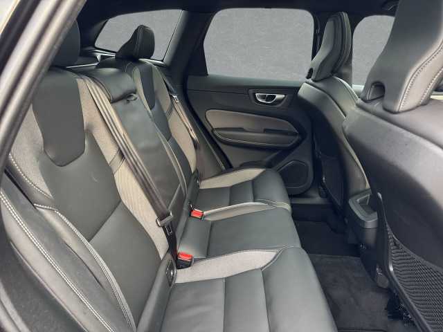 Volvo XC60 AWD Dark Plus