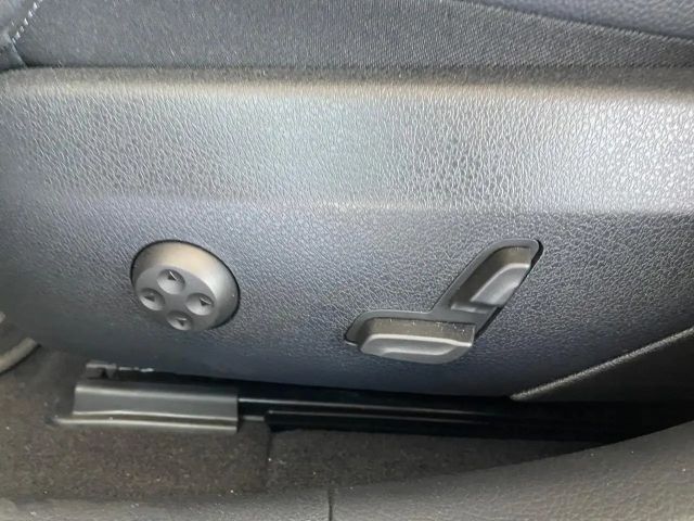 Mercedes-Benz C 200 AVANTGARDE Sedan