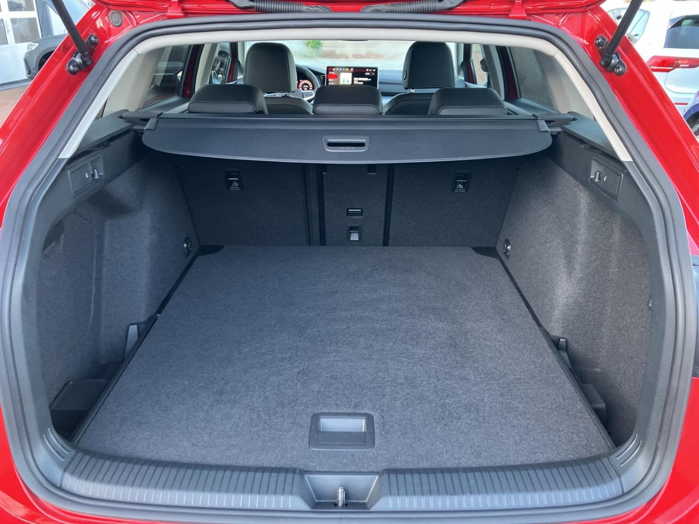 Volkswagen Golf 1.5 eTSI DSG Golf VIII Variant