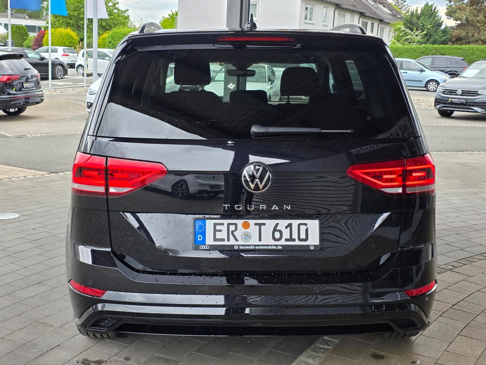 Volkswagen Touran 1.5 TSI DSG IQ.Drive R-Line