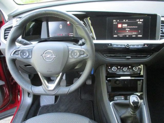 Opel Grandland X 1.2 Turbo business+