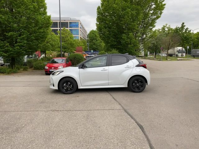 Toyota Yaris 1.5 HSD 116 PS B&W **Sondermodell**