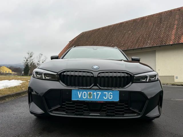 BMW 330 330e M-Sport xDrive