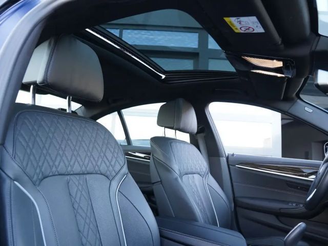 BMW 540 540i Luxury Line Sedan xDrive