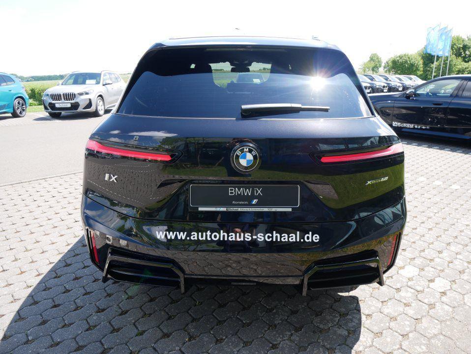 BMW iX xDrive60