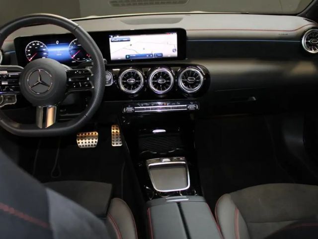 Mercedes-Benz CLA 180 AMG Line Coupé