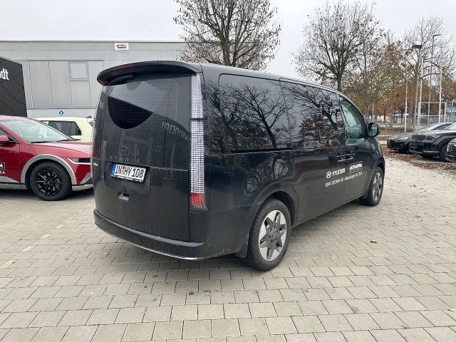 Hyundai Staria Signature