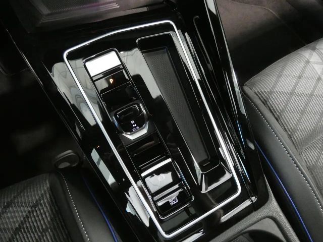 Volkswagen Golf 1.5 eTSI DSG R-Line